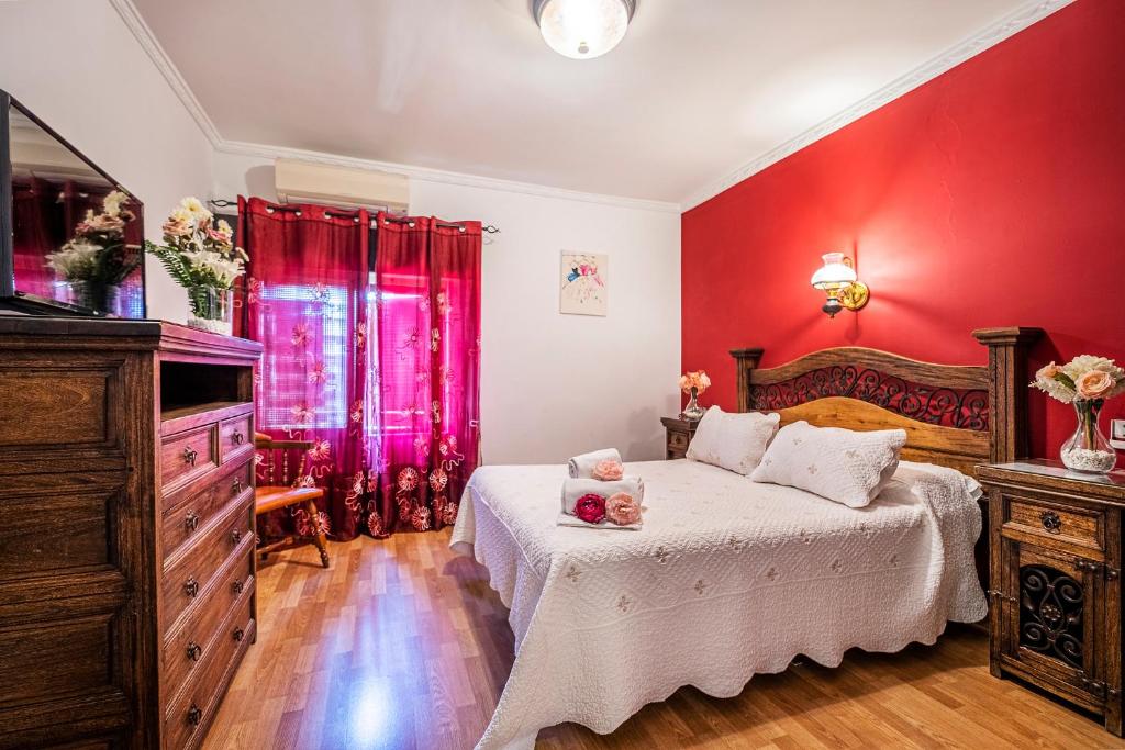 Habitación Doble Especial de Hotel Gines en tonos rojos